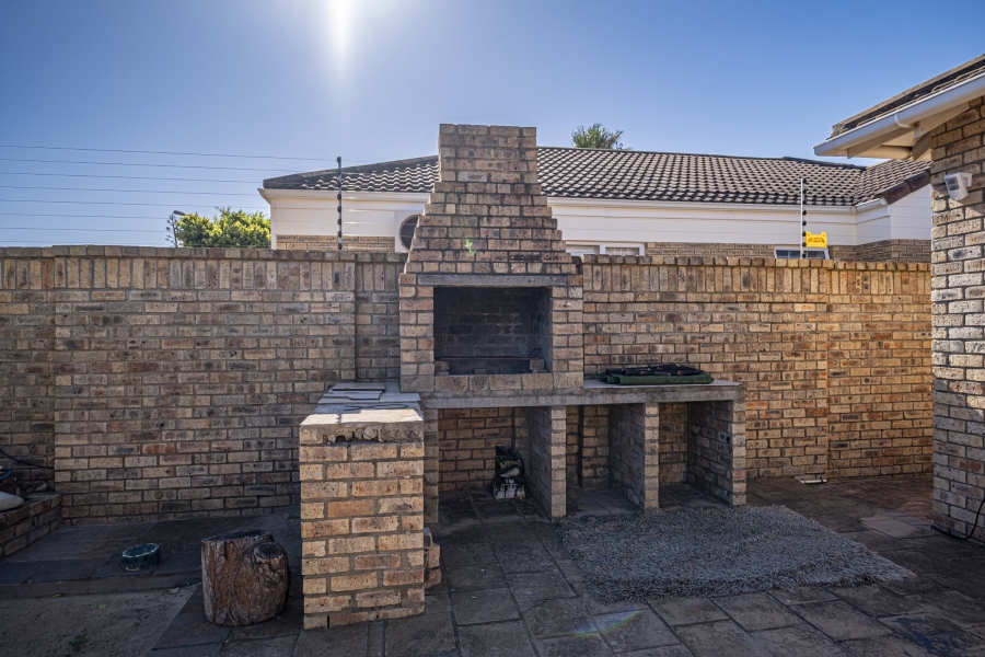 3 Bedroom Property for Sale in Summerstrand Eastern Cape